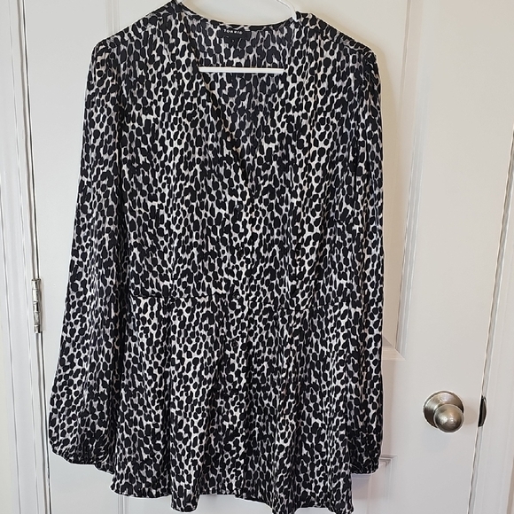Torrid Black and White Animal Print Blouse - Picture 1 of 9